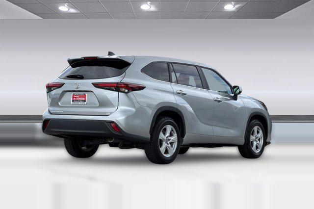 used 2025 Toyota Highlander car, priced at $39,998