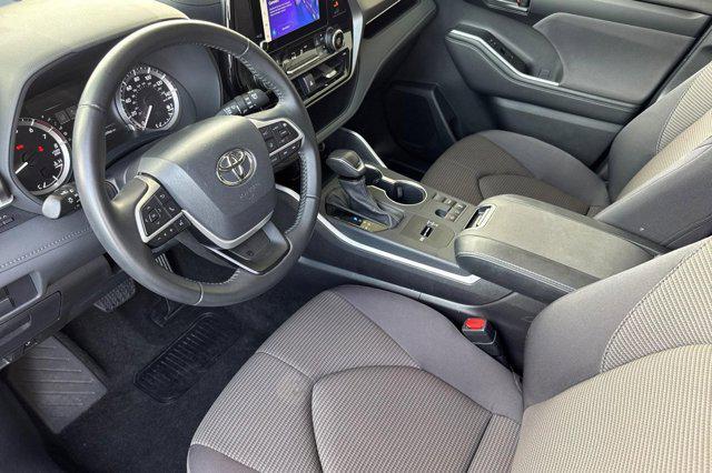used 2025 Toyota Highlander car, priced at $37,996
