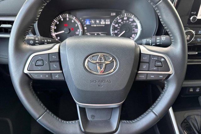 used 2025 Toyota Highlander car, priced at $37,996
