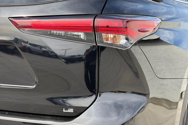used 2025 Toyota Highlander car, priced at $37,996