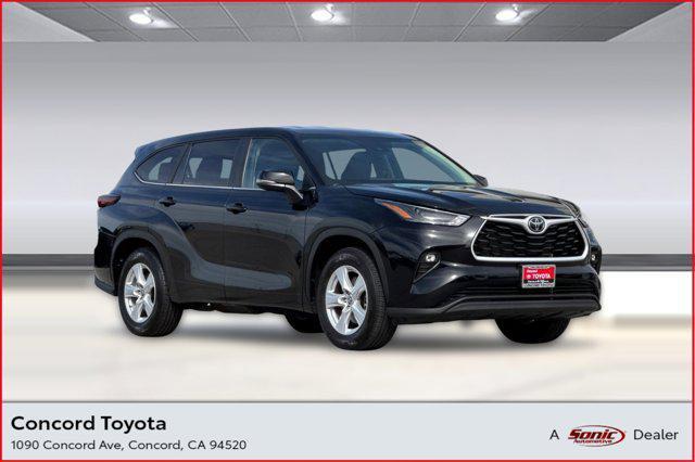 used 2025 Toyota Highlander car, priced at $37,996