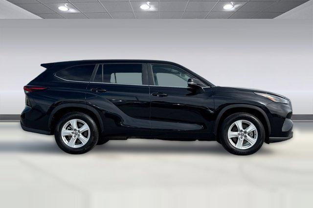 used 2025 Toyota Highlander car, priced at $37,996