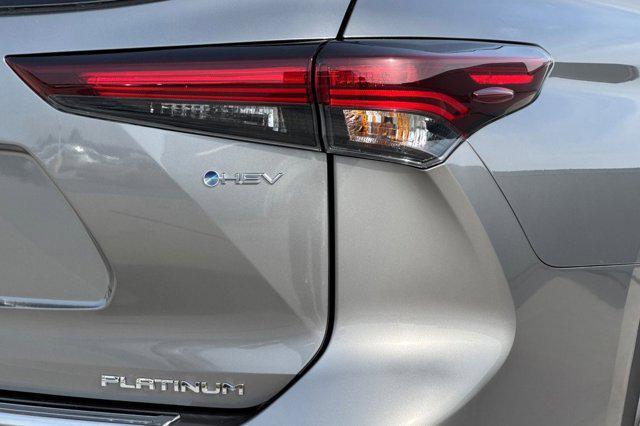 new 2026 Toyota Highlander Hybrid car, priced at $55,928