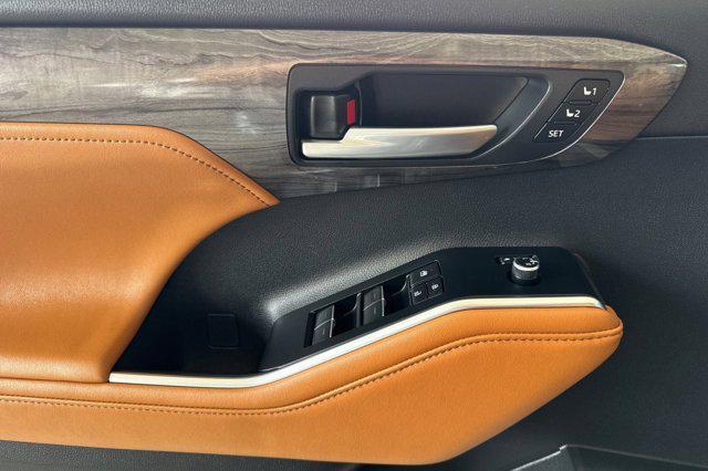 new 2026 Toyota Highlander Hybrid car, priced at $55,928