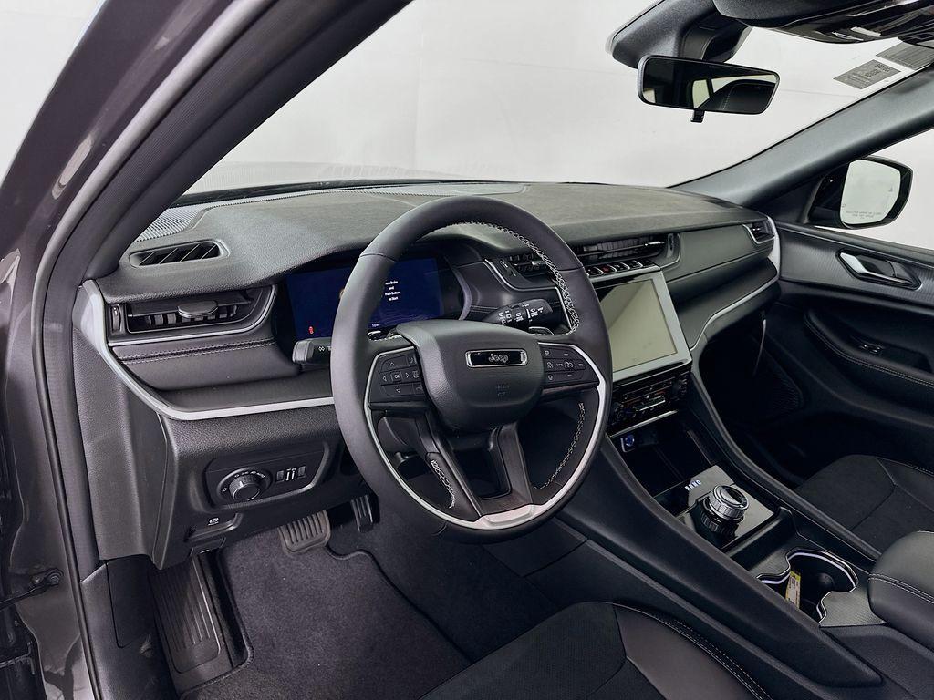 new 2025 Jeep Grand Cherokee car, priced at $43,630