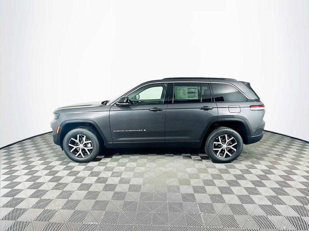 new 2025 Jeep Grand Cherokee car, priced at $42,474