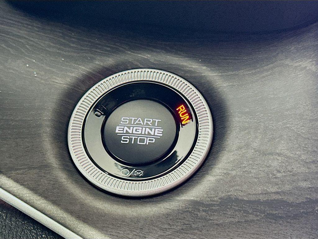 new 2025 Jeep Grand Cherokee car, priced at $42,474