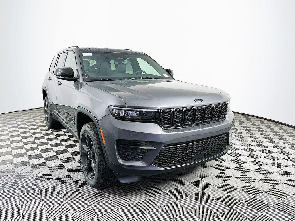 new 2025 Jeep Grand Cherokee car, priced at $40,779