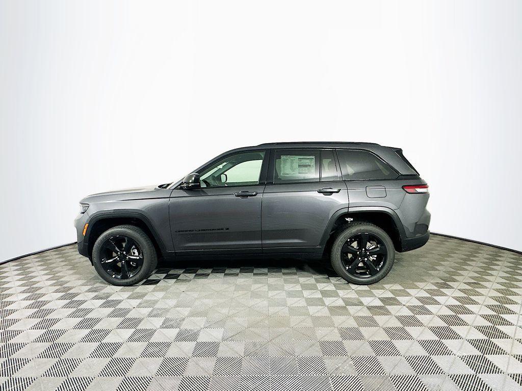 new 2025 Jeep Grand Cherokee car, priced at $40,779