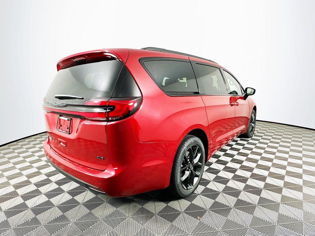 new 2026 Chrysler Pacifica car, priced at $46,931