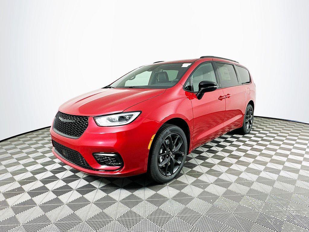 new 2026 Chrysler Pacifica car, priced at $46,931
