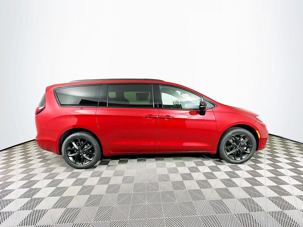 new 2026 Chrysler Pacifica car, priced at $46,931