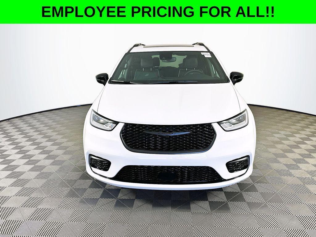 new 2026 Chrysler Pacifica car, priced at $46,678