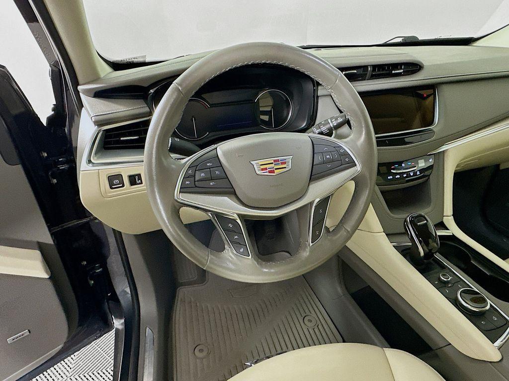 used 2022 Cadillac XT5 car, priced at $27,554