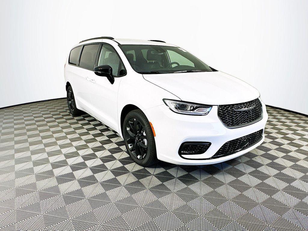 new 2026 Chrysler Pacifica car, priced at $45,045