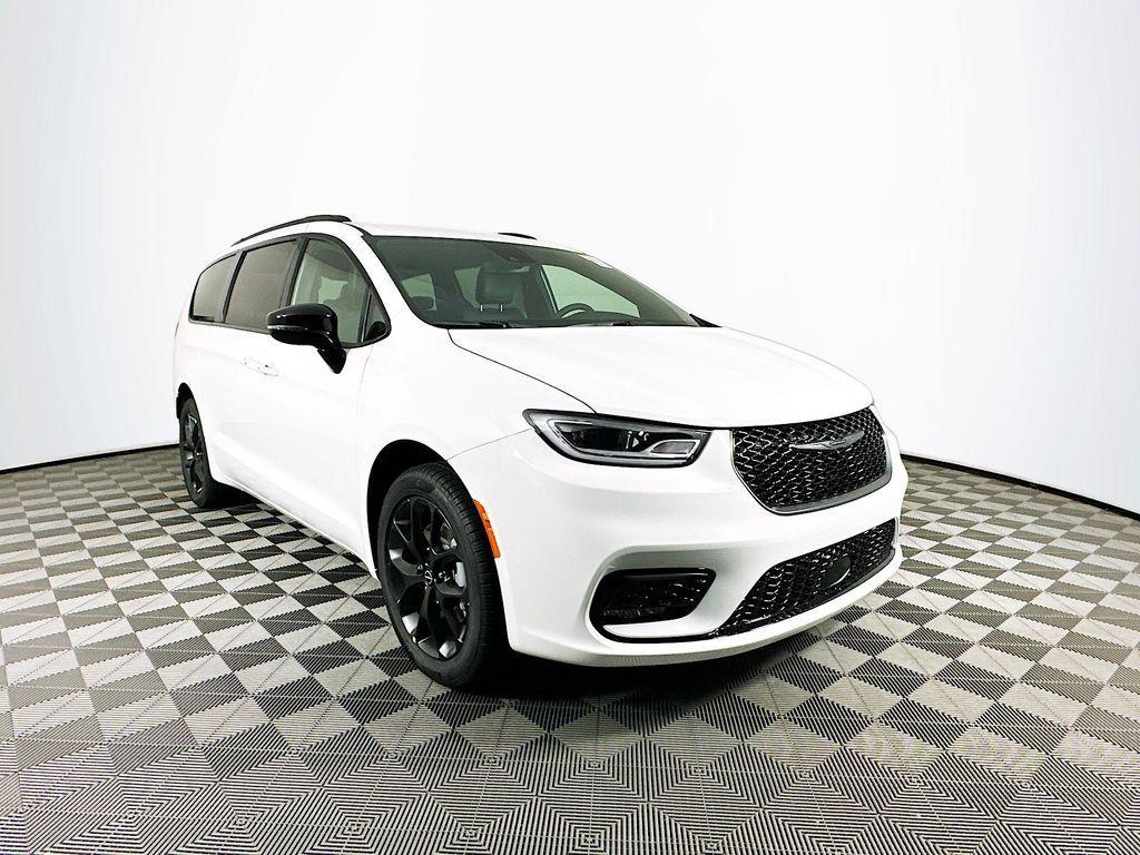 new 2026 Chrysler Pacifica car, priced at $46,507