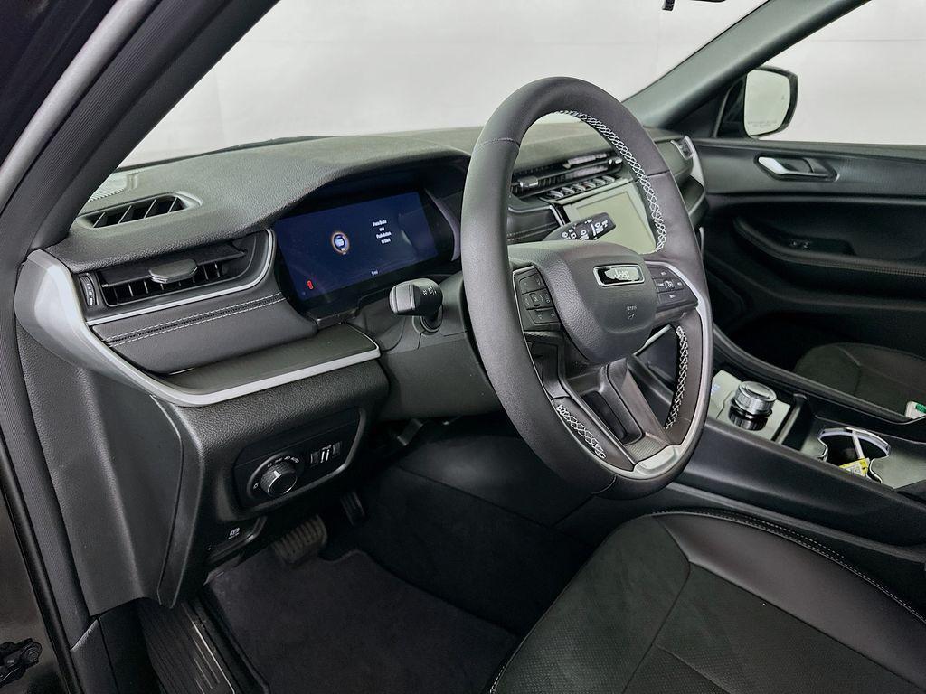 new 2025 Jeep Grand Cherokee car, priced at $42,351