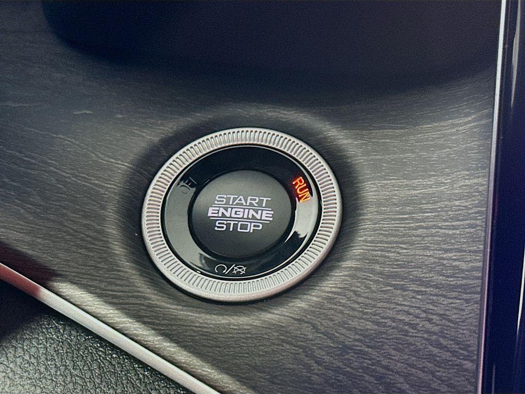 new 2025 Jeep Grand Cherokee car, priced at $47,808