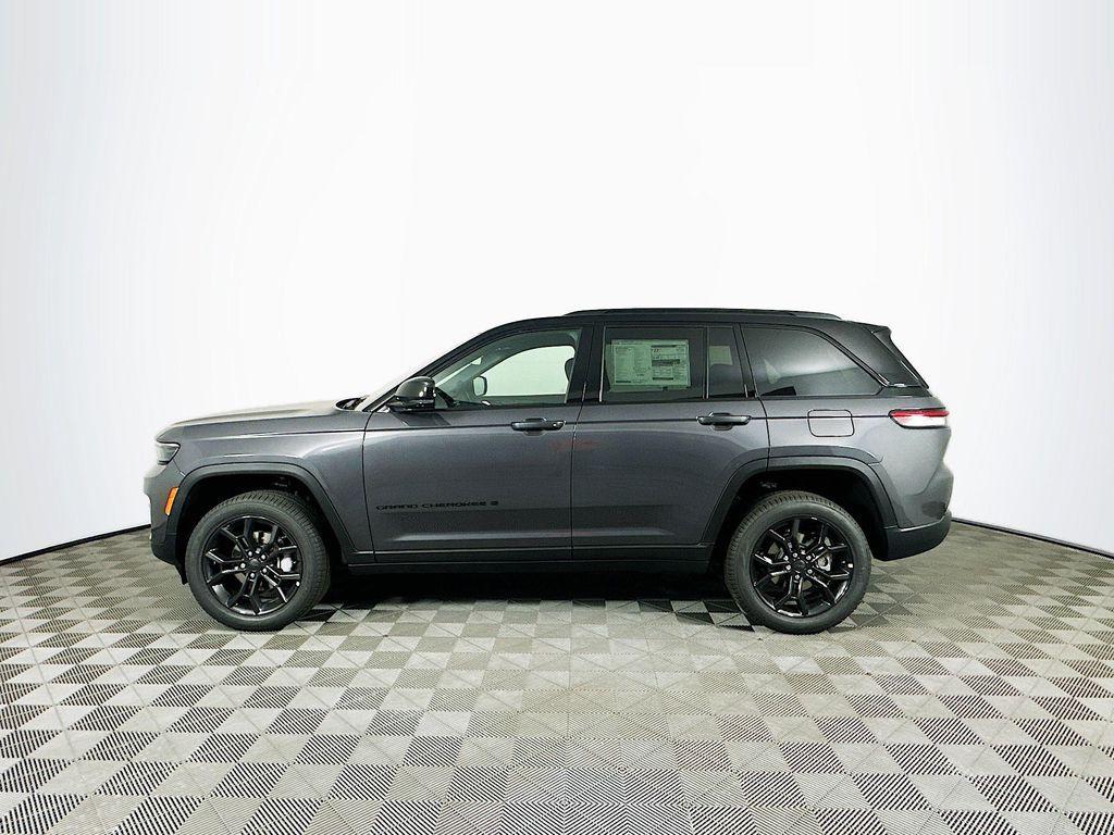 new 2025 Jeep Grand Cherokee car, priced at $47,808