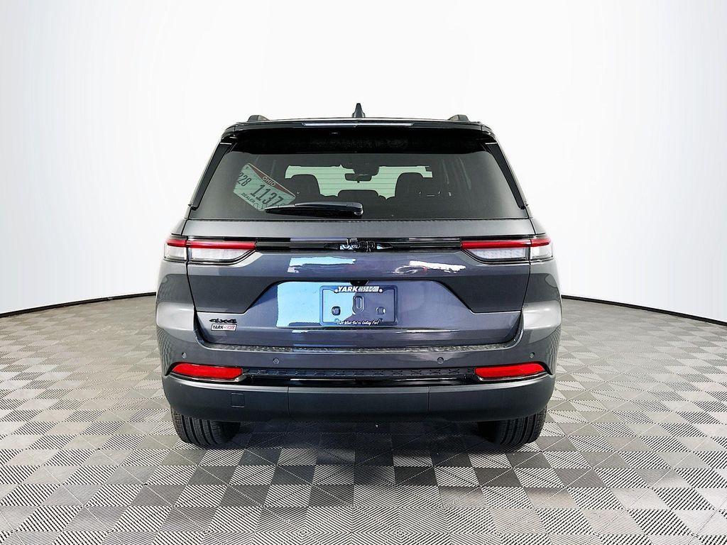 new 2025 Jeep Grand Cherokee car, priced at $47,808