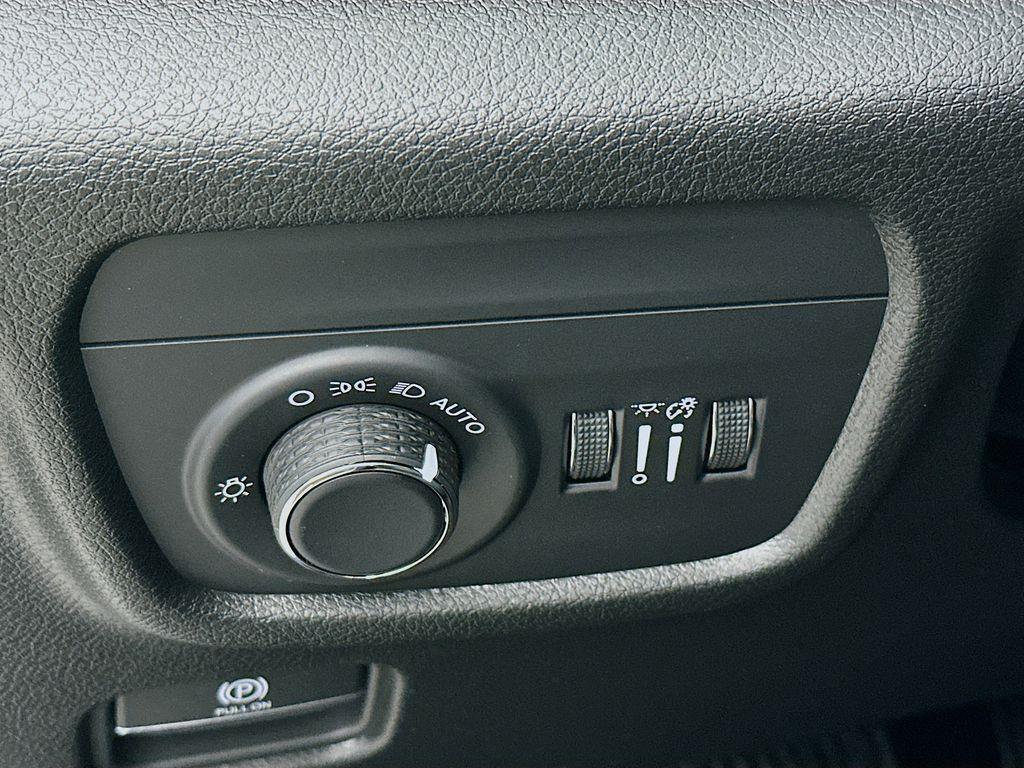 new 2025 Jeep Grand Cherokee L car, priced at $40,074