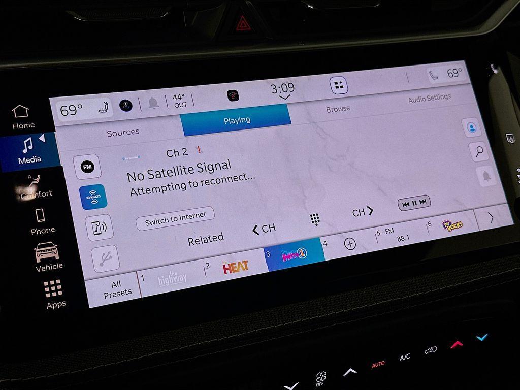 new 2026 Jeep Cherokee car, priced at $38,453