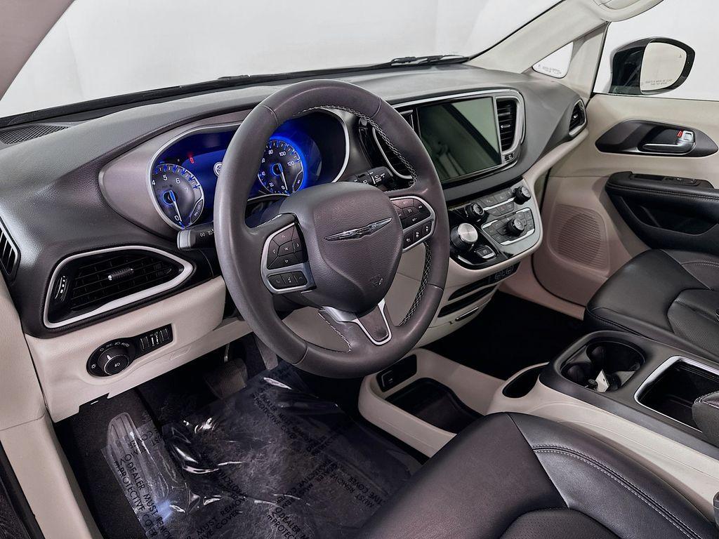 used 2024 Chrysler Pacifica car, priced at $24,295