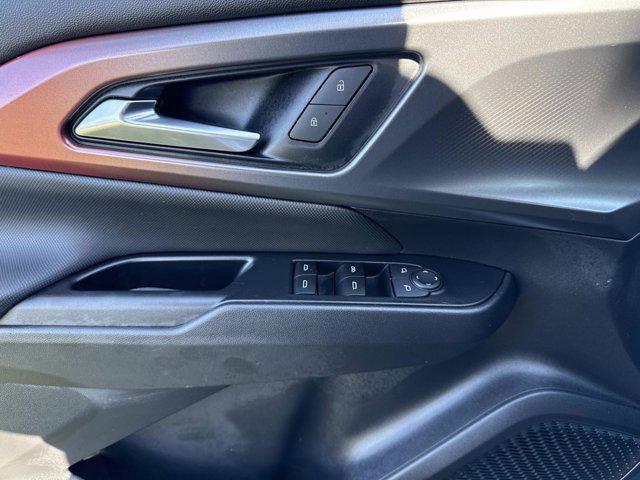 used 2024 Chevrolet Equinox EV car, priced at $25,900