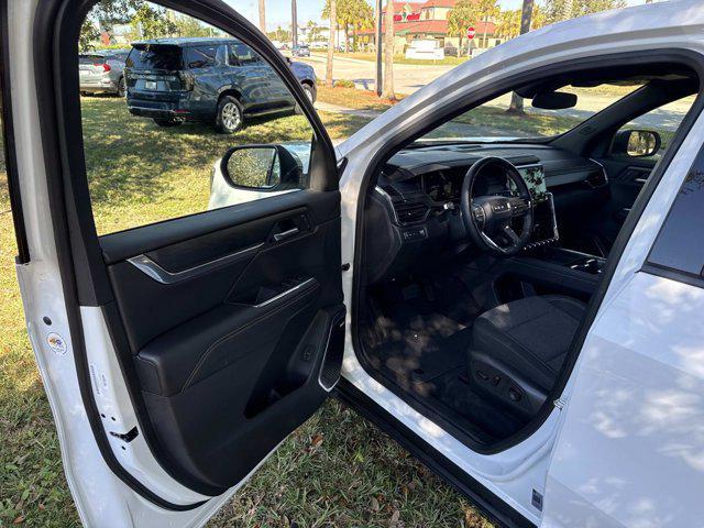 used 2025 GMC Acadia car, priced at $31,490