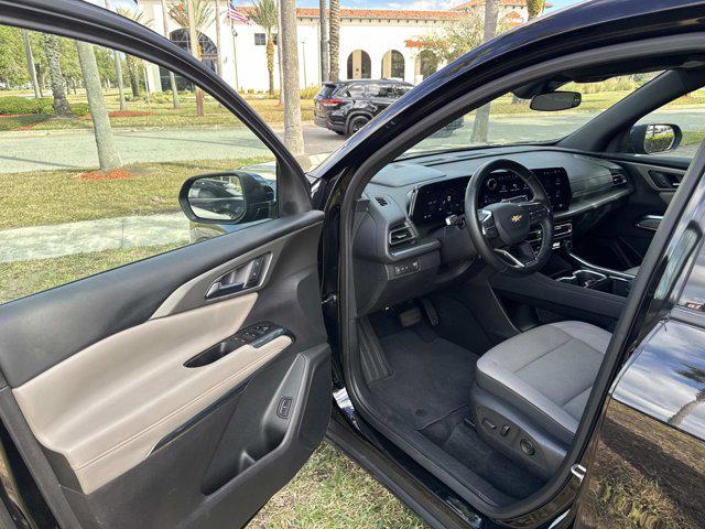 used 2025 Chevrolet Traverse car, priced at $32,900