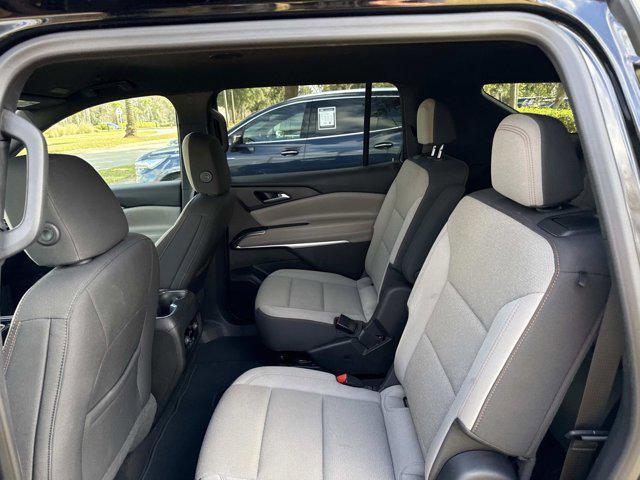 used 2025 Chevrolet Traverse car, priced at $32,900