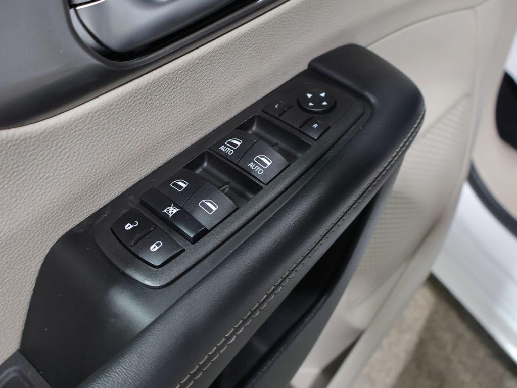 used 2023 Chrysler Pacifica Hybrid car, priced at $19,070