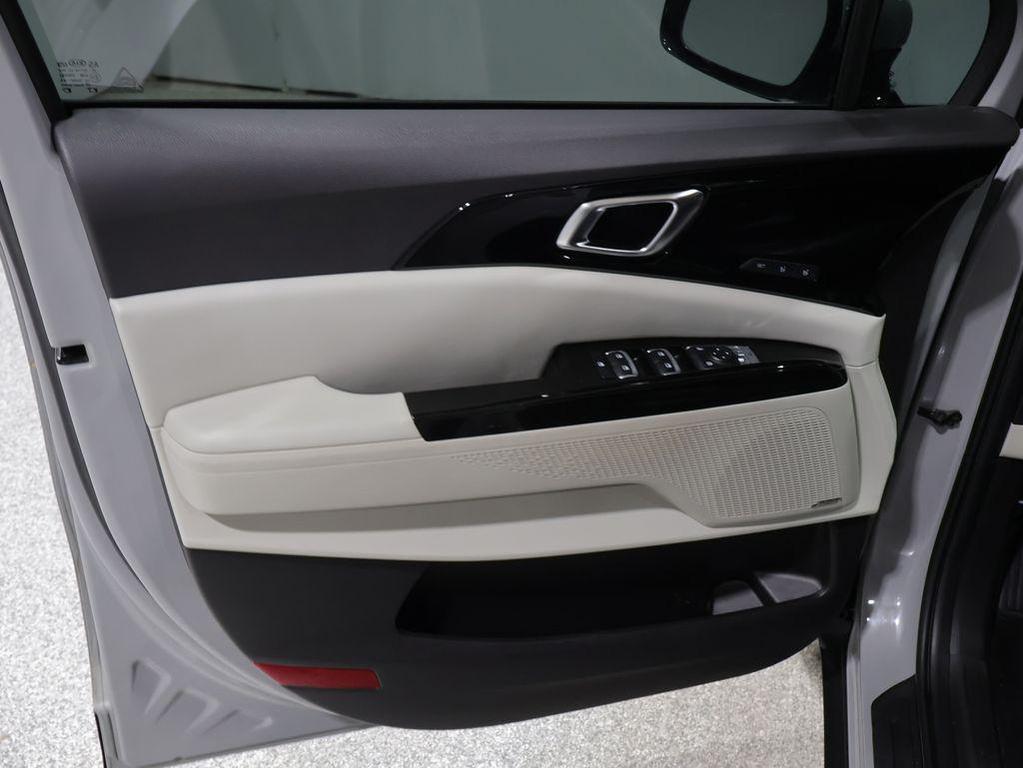 used 2022 Kia Carnival car, priced at $23,635