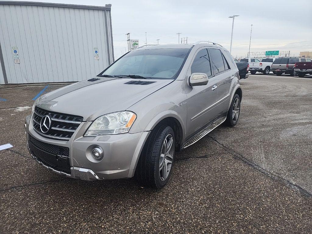used 2009 Mercedes-Benz M-Class car, priced at $4,000