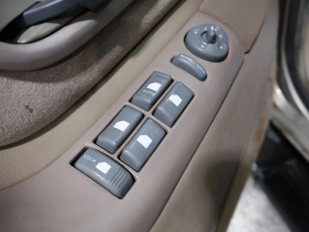 used 1999 GMC Suburban car, priced at $2,494