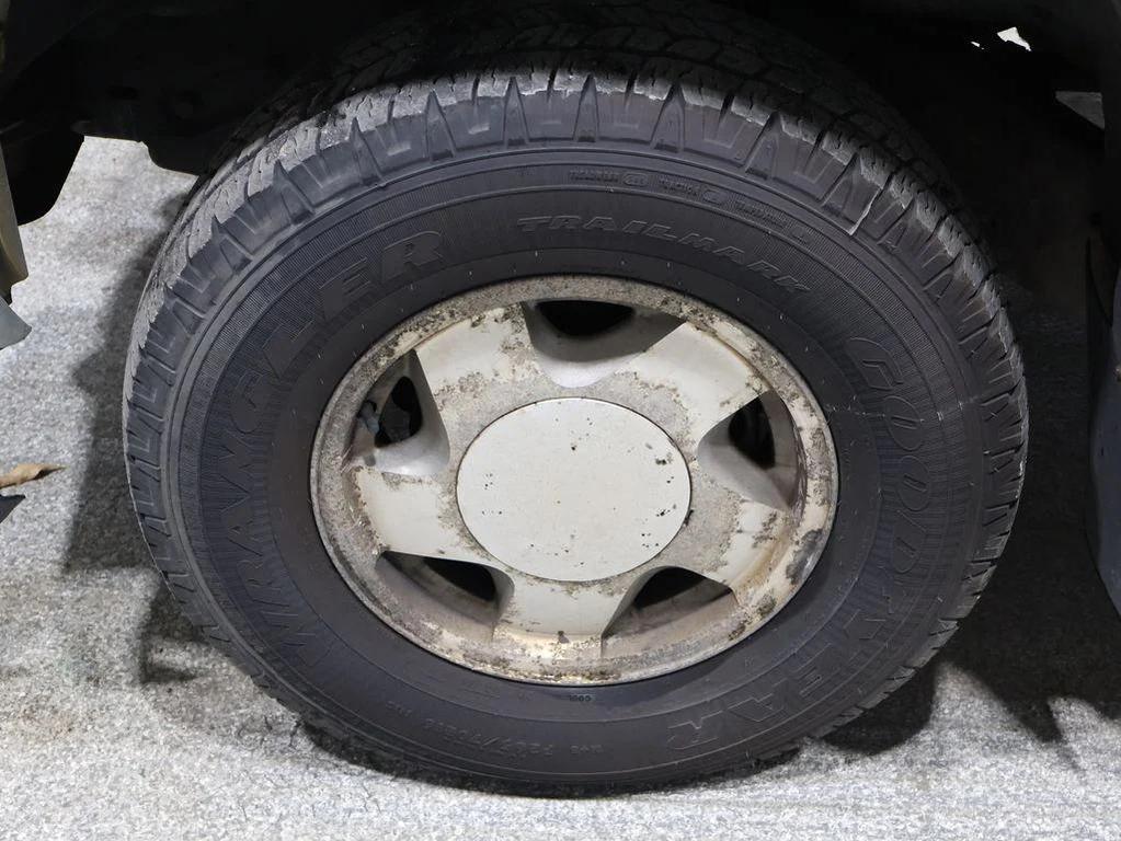 used 1999 GMC Suburban car, priced at $2,494