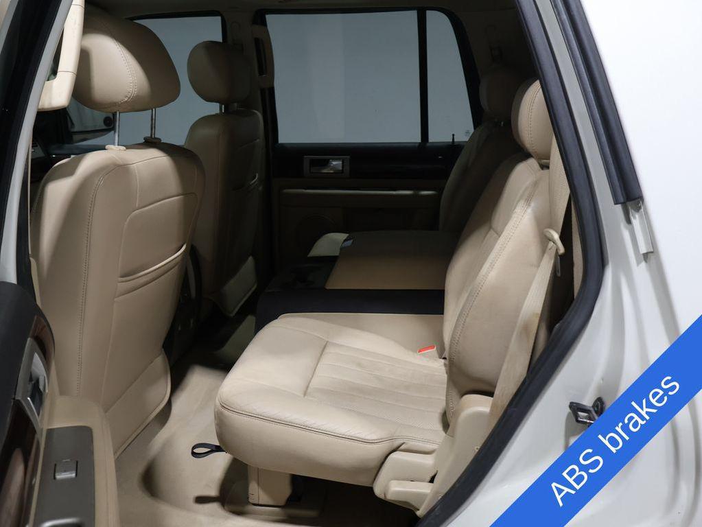 used 2006 Lincoln Navigator car, priced at $5,164