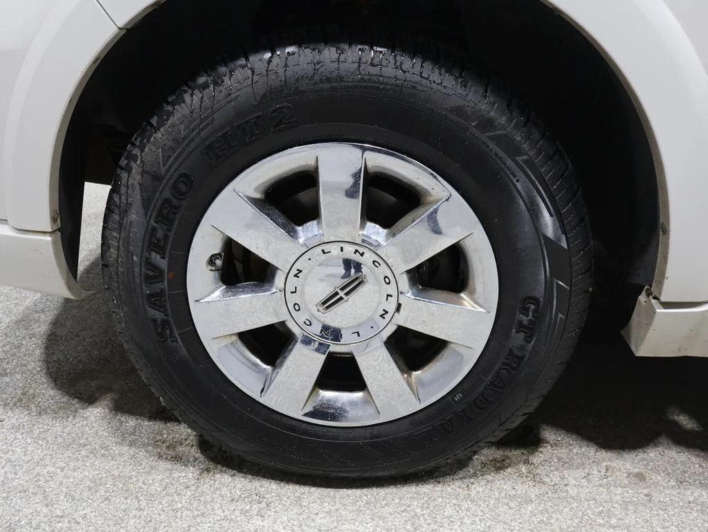 used 2006 Lincoln Navigator car, priced at $5,949