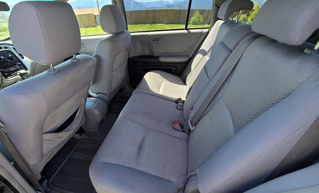 used 2004 Toyota Highlander car, priced at $8,995