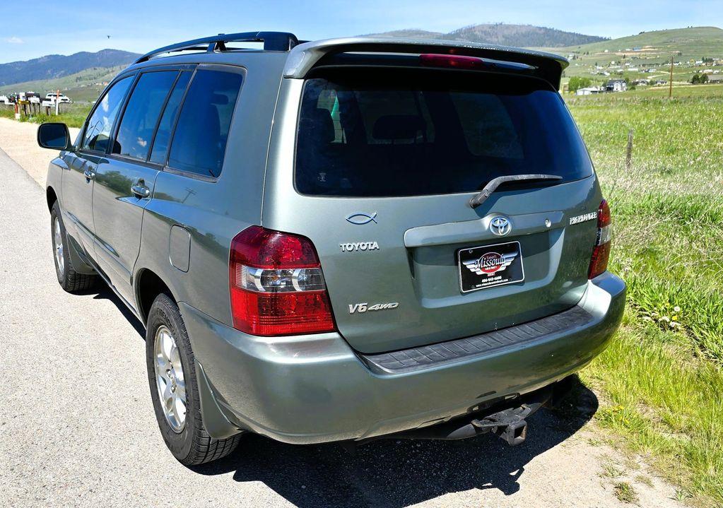 used 2004 Toyota Highlander car, priced at $8,995