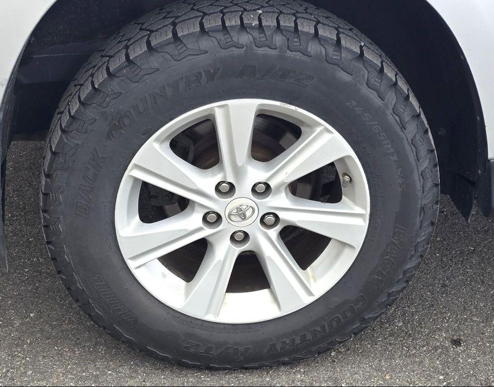 used 2012 Toyota Highlander car, priced at $11,995