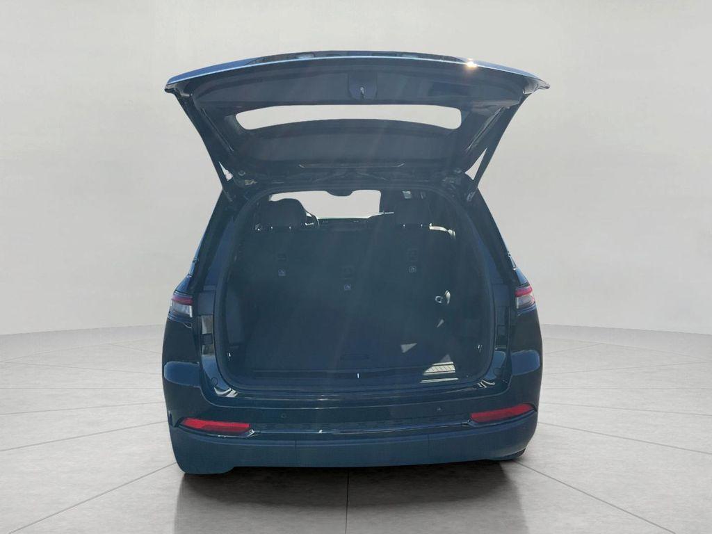 new 2025 Jeep Grand Cherokee car, priced at $47,225