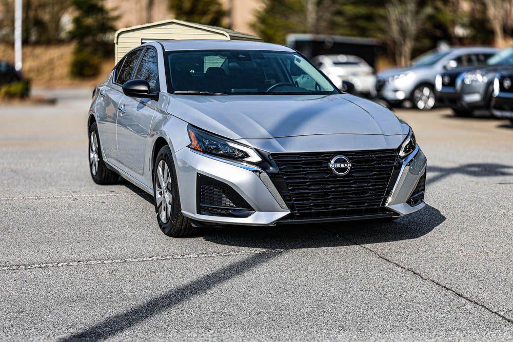 new 2025 Nissan Altima car, priced at $25,290
