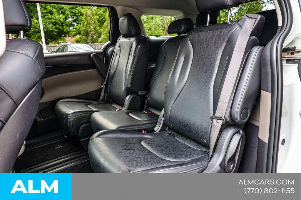 used 2025 Kia Carnival car, priced at $32,164