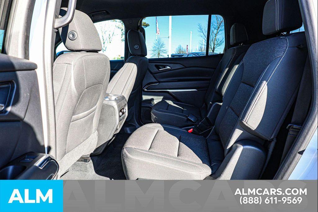 used 2024 Chevrolet Traverse car, priced at $30,820