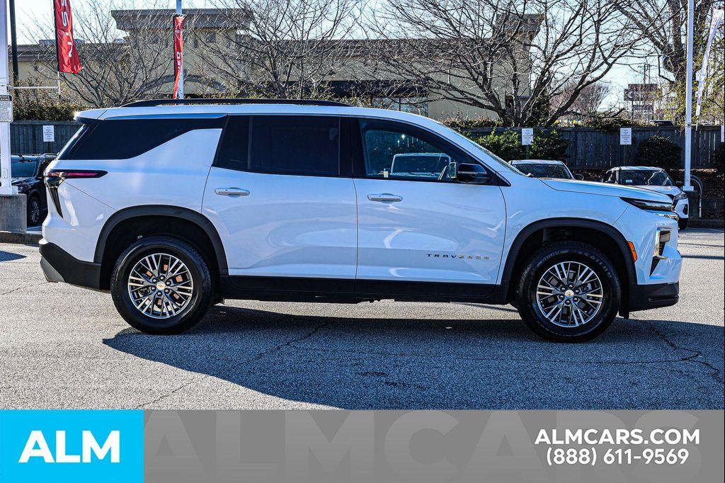 used 2024 Chevrolet Traverse car, priced at $30,820