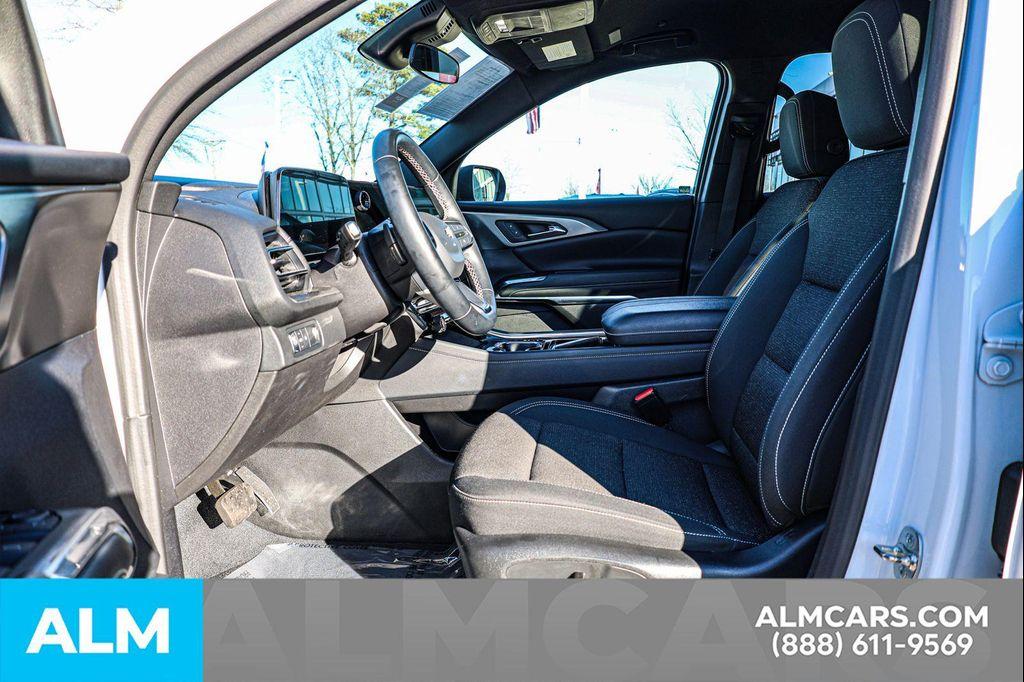 used 2024 Chevrolet Traverse car, priced at $30,820
