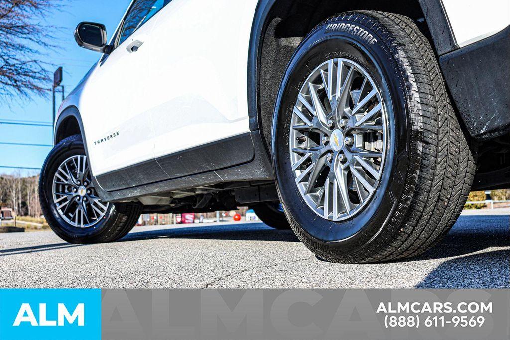 used 2024 Chevrolet Traverse car, priced at $30,820