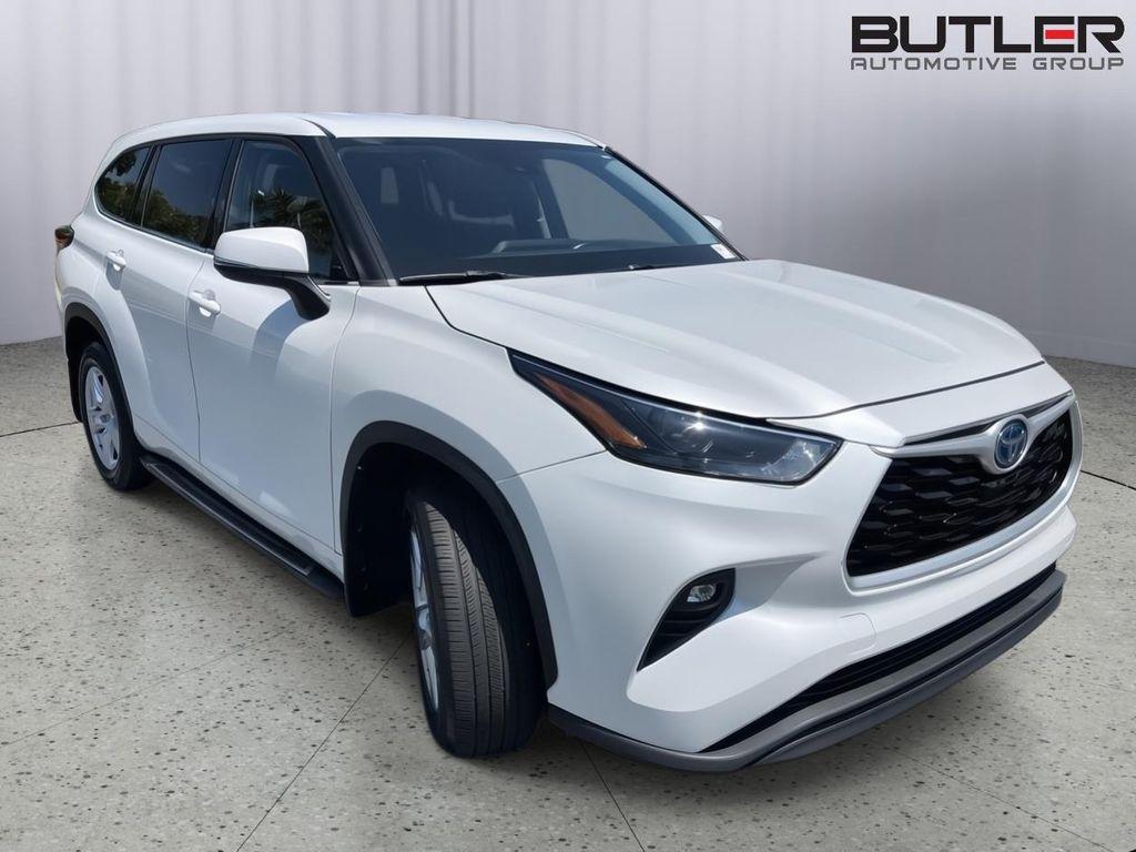 used 2022 Toyota Highlander Hybrid car, priced at $38,371