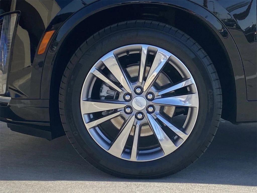 used 2025 Cadillac XT6 car, priced at $54,879